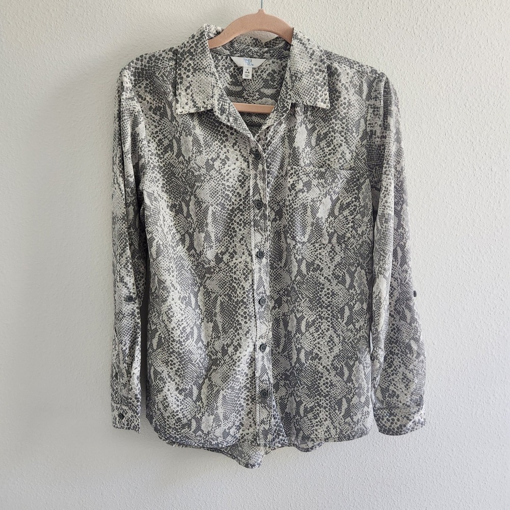 NWT Womens Gray Snakeskin Print Button Front‎ Roll Tab Shirt size Small 4-6
